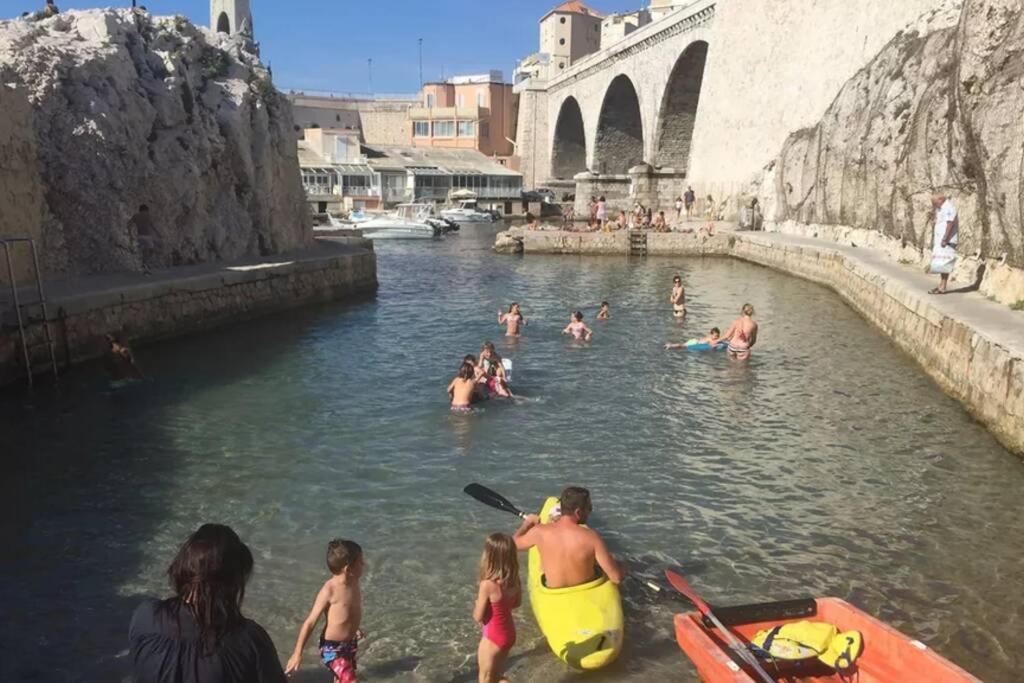 Une Calanque Au Coeur De La Ville Μασσαλία Εξωτερικό φωτογραφία